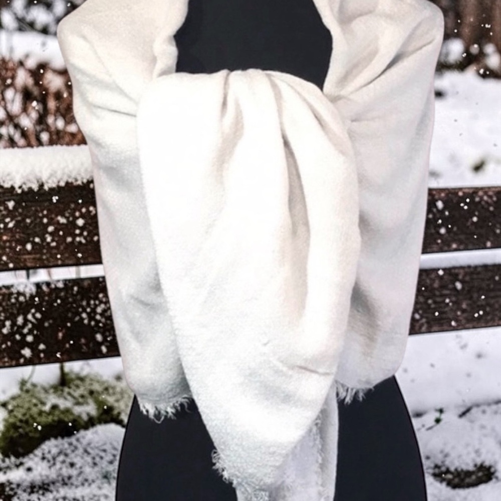 🎁 NWT Oversized Scarf / Wrap ❤️🐾 - Picture 2 of 7